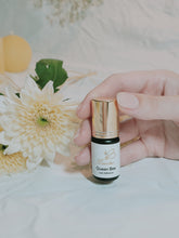 Load image into Gallery viewer, queen bee lash adhesive, lash adhesive, lash extensions, bourdon beauty, victoria bc, lash supplies, lashes