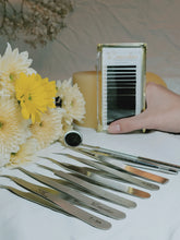 Load image into Gallery viewer, classic lash course, bourdon beauty, classic lashes, course, victoria bc